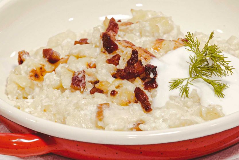 Erdély ízei: szalonnás juhtúrós sztrapacska