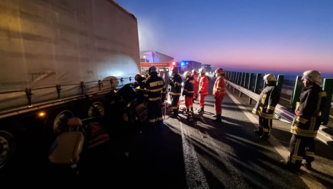 FRISSÍTVE – Hárman meghaltak egy súlyos balesetben Nagylak előtt az autópályán