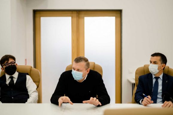 Pénzmágnes: gazdasági vetélkedőt hirdet az RMKT középiskolásoknak