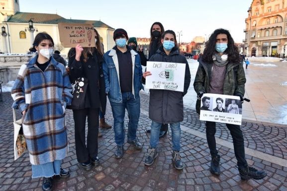 Román diákok tüntettek az AUR ellen Nagyváradon
