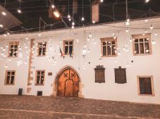 Levetetné a kolozsvári RMDSZ a sértő táblákat, ezért már egy e-mailt is megírtak