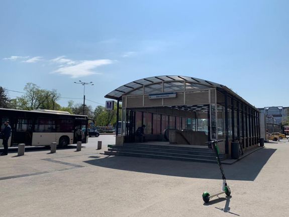 Emil Boc figyelmébe: a 2020-as szint alá esett tavaly a bukaresti metró forgalma