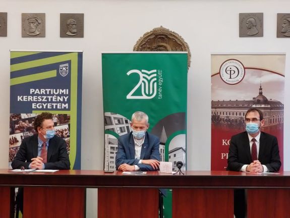 Egész Erdélyt átfogó hálózatot hozott létre a három magyar magánegyetem