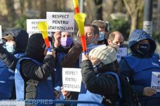 Figyelmeztető sztrájkot tartottak a pedagógusok, tüntettek a statisztikusok