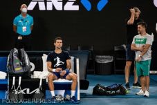 Novak Djokovics pert fontolgat az ausztrál kormány ellen