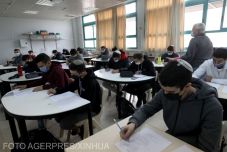 Izraelben az iskolákban hetente kétszer tesztelnek majd karantén helyett