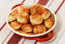 Erdély ízei: tehéntúrós pogácsa