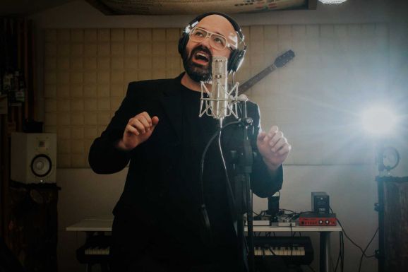 Vizi lerántja a torinói leplet: “Utcazenéltem Torinóban, de most egy országot akarok képviselni az Eurovízión” 