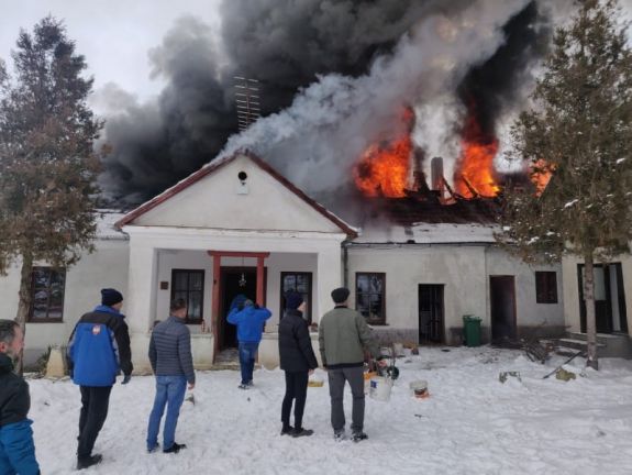 Leégett a kidei református parókia