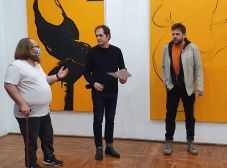 „Egyszerű kettősség” – megnyílt Kolozsváron Részegh Botond kiállítása