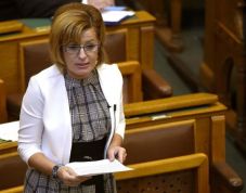 Hazudott a végzettségéről, kizárták a pártból az országgyűlési képviselőt