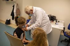 Kedden újabb adag vakcinaszállítmány érkezik gyermekeknek