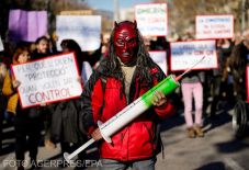 Spanyolországban oltási igazolásokat és teszteredményeket hamisító hálózat tagjait fogták el