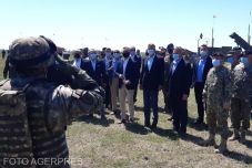 A románok többsége támogatja, hogy további NATO-csapatokat telepítsenek az országba