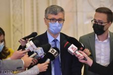 Ideiglenesen korlátozzák a lakossági áram és gáz árát