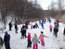 Nyárádszeredai furfang: a Nyárád folyó holtágában alakítottak természetes korcsolyapályát az önkéntes tűzoltók