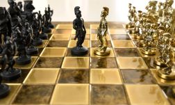 Hisztérikus sakkjátszma?