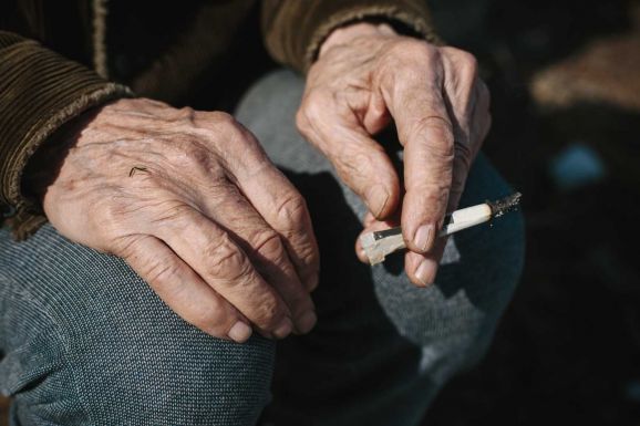 Kutatás: azoknak a nőknek, akiknek nagyapja fiatalon kezdett dohányozni, általában több a testzsírjuk