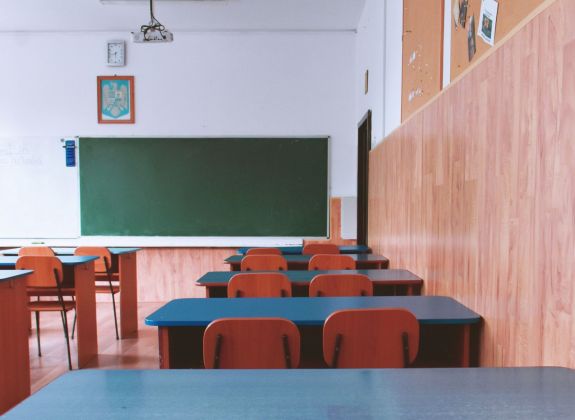 Osztálytársai szeme láttára esett össze és halt meg egy középiskolás diák