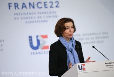 Katonai és geostratégiai tervekről egyeztet Bukarestben a francia védelmi miniszter