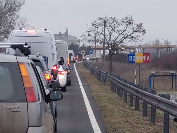 Tájékoztatni kevésbé, de büntetni tudják a Romániába belépőket a beutazási adatlap kitöltésének elmulasztása miatt
