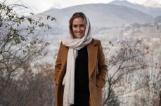 Visszatért Afganisztánba egy terhes újságírónő, miután a beutazási korlátozások miatt nem engedték haza Új-Zélandra