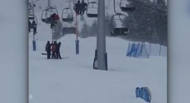 Meghibásodott sífelvonón rekedtek a turisták Strázsán