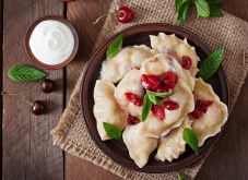 „Láttuk, hogy nem fogunk egyhamar hazajutni” – ukrán kifőzdét nyitott Kolozsváron két kárpátaljai