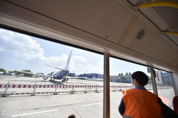 Vizsgálódik a fogyasztóvédelem a reptéri káosz miatt, de tartózkodik a súlyos bírságoktól