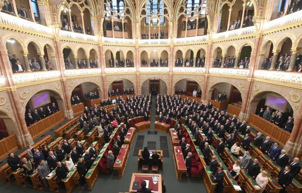 A Magyar Országgyűlésben is téma volt az erdélyi gyermekzaklatási ügy
