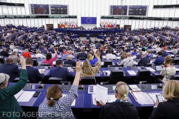 A globális minimumadó bevezetése mellett foglalt állást az Európai Parlament