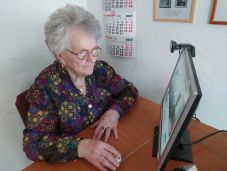 Nyolcvanévesen ismerte meg a számítógépet: ma 90 éves, Facebookozik, videochatel, játszik, híreket olvas a neten