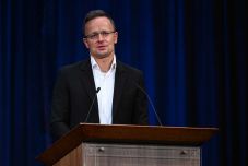 Szijjártó Péter: csak az erős nemzeti identitással rendelkező országok lehetnek sikeresek