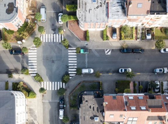 A közlekedésbiztonság javítását és az önvezető járművek használatát lehetővé tevő uniós szabályok léptek érvénybe