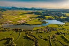 Hiába jó a víz minősége, tilos a fürdőzés a tavakban