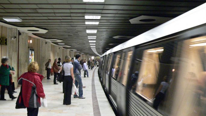 A metrósínekre esett, és meghalt egy nő Bukarestben