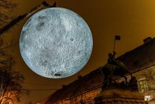 A sepsiszentgyörgyi Erzsébet-parkba érkezik a Hold