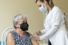 Az EMA és az ECDC második emlékeztető oltást ajánl a 60 év felettieknek az mRNS-vakcinákból