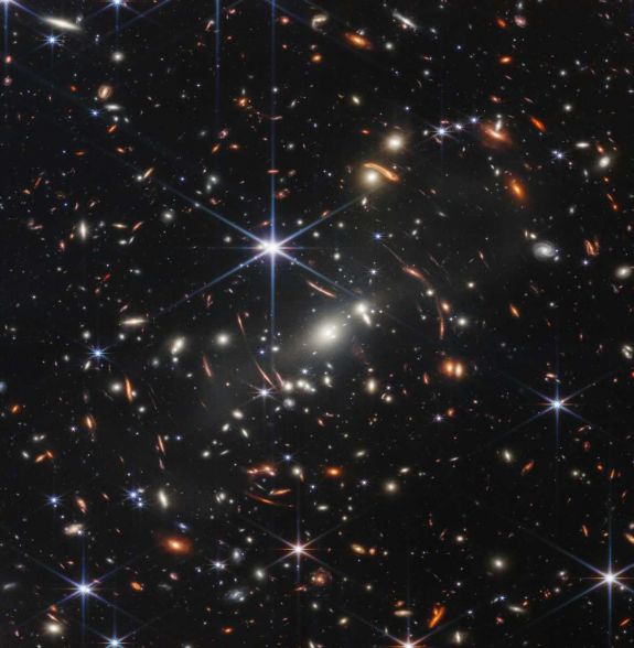 Íme az első kép a James Webb űrtávcsőtől, rajta a valaha megfigyelt legősibb galaxisokkal
