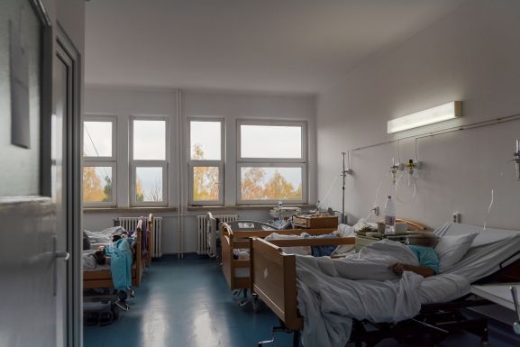 Szigorú látogatási szabályokat vezettek be a Hargita megyei kórházakban