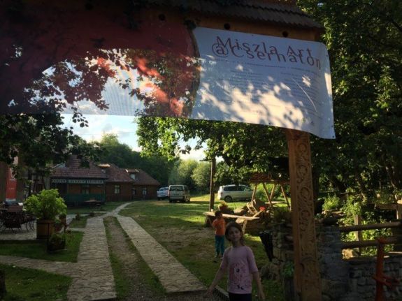 Grafikusok, festők, szobrászok alkotnak tíz napon át Háromszék településein