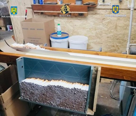 Ukrán „vendégmunkásokkal” működő illegális cigarettagyárakat lepleztek le