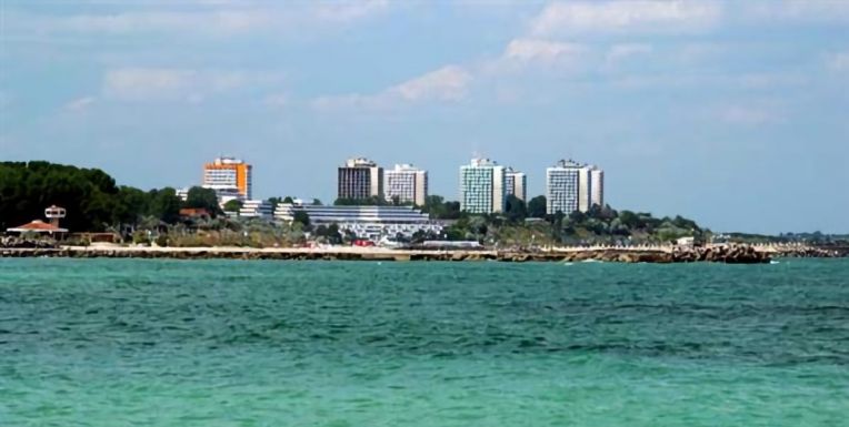 Ingyenessé tette a parkolást egy tengerparti önkormányzat