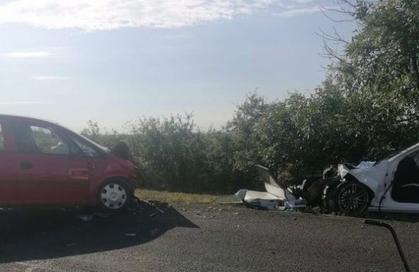 Elaludt a volánnál, többen megsérültek a balesetben