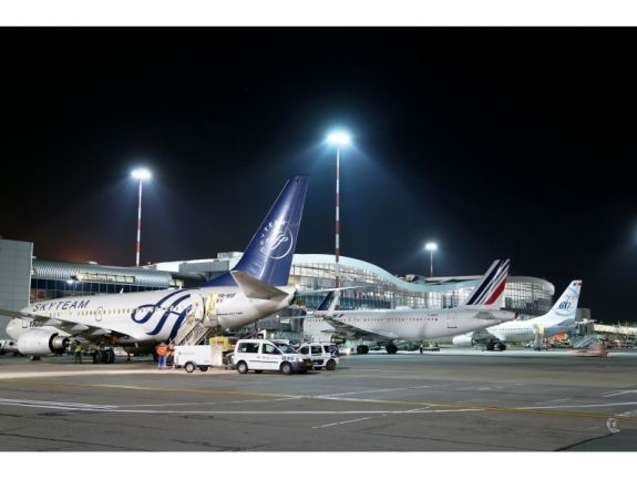 A légitársaságok árspekulációja is szerepet játszik a repülőtereken tapasztalható káoszban