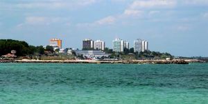 Ingyenessé tette a parkolást egy tengerparti önkormányzat