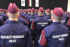 Határvadászokat toboroznak Magyarországon az illegális migráció megfékezésére