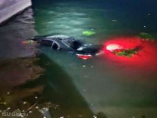 Víztározóba repült a BMW, a sofőr ki tudott menekülni