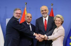 Az EU megnyitotta a csatlakozási tárgyalásokat Albániával és Észak-Macedóniával