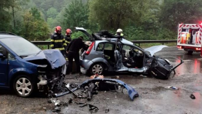 Egy 21 éves fiatal nő meghalt, három személy megsérült egy balesetben